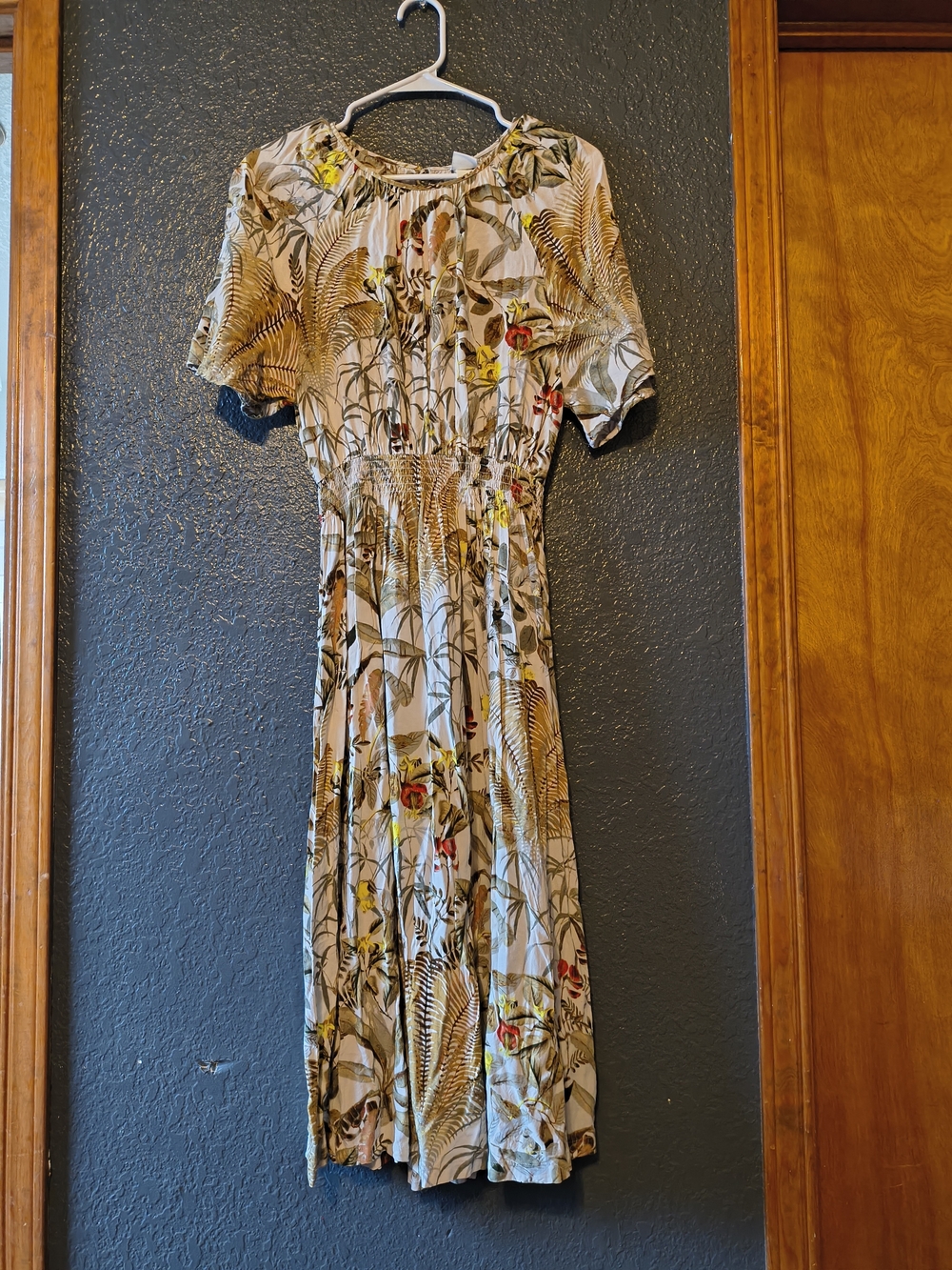 H&M Beige Tropical Print Midi Dress